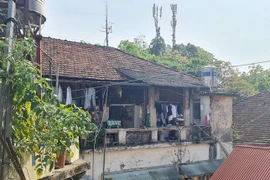 Cận cảnh những khu 'ổ chuột' trong biệt thự cổ triệu đô ở Hà Nội