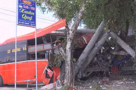 Tai nạn, xe giường nằm nát bét phần đầu, 3 người chết 