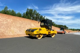 Vượt nắng thắng mưa trên công trường cao tốc Vạn Ninh - Cam Lộ