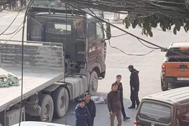 Chở chị đi khám thai, cô gái 17 tuổi bị xe tải đâm tử vong