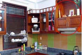 Cứ tiện tay đặt 4 thứ lên bếp, làm mãi vẫn nghèo không ngóc nổi đầu