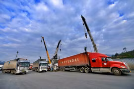 Xác minh thông tin tái diễn tình trạng “làm luật” ở cửa khẩu Lạng Sơn