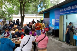 Quán cơm 2000 đồng dành cho bệnh nhân ung thư ở Hà Nội