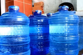 Uống nước bị tê đầu lưỡi, cô gái "sốc" khi biết nguyên nhân do người yêu