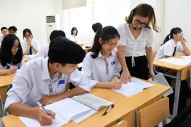 Tuyển sinh vào lớp 10: Đề môn Toán công lập Hà Nội