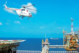 Cánh quạt trực thăng văng trúng 2 công nhân Vietsovpetro