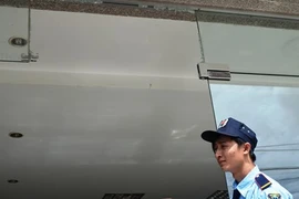 Vì sao kính cường lực tự nhiên nổ?