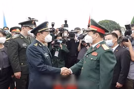 Thượng tướng Phan Văn Giang và Thượng tướng Ngụy Phượng Hòa hội đàm tại Trung Quốc