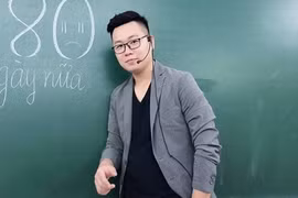 Nam sinh đạt điểm 10 Toán THPT 2021, thầy giáo thưởng nóng xe SH