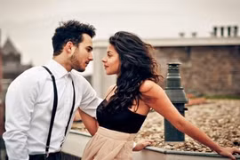 Say tình "phi công trẻ", quý bà suýt mất sự nghiệp vì yêu