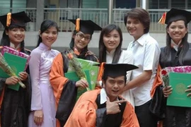 Soi tình duyên của Lê Bê La và dàn diễn viên phim “Cổng mặt trời”