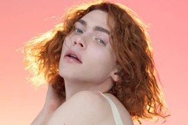 Trước khi đột tử, nghệ sĩ chuyển giới Sophie nổi tiếng thế nào?