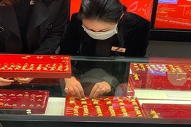 Giá vàng hôm nay 25/9: Tăng lên trước những bất ổn