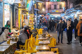 Phố đi bộ vắng người trong đêm rét 9 độ C