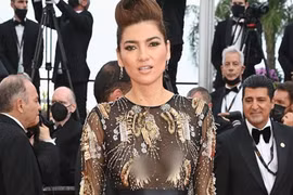 Sao nữ hay hở bạo lộ vùng nhạy cảm trên thảm đỏ Cannes 2021