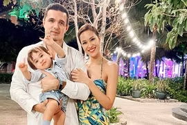 Vẻ đáng yêu của con trai MC Phương Mai và chồng Tây