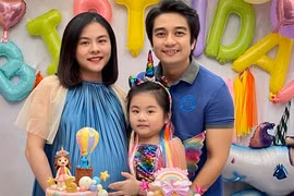 Vân Trang khoe bụng bầu vượt mặt bên chồng Việt kiều