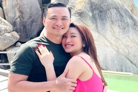 Chi Bảo tặng vợ kém 16 tuổi xe hơi hơn chục tỷ