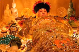 Kho báu khủng dưới Tử Cấm Thành: Có thể mua được cả Bắc Mỹ