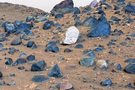 NASA bắn laser vào đá sao Hỏa, lộ ra sự sống ngoài hành tinh