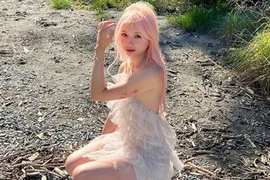 Nữ streamer gốc Việt chơi game đỉnh cao, sexy bỏng mắt 