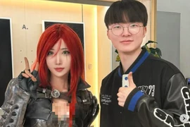 Lộ ảnh nóng bỏng mắt của fan nữ Faker, hớp hồn game thủ 