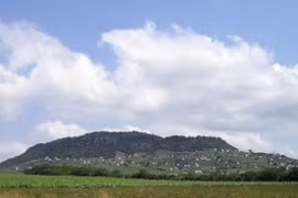 Chiếu tia laser, phát hiện “kho báu kỳ lạ” ẩn trên ngọn đồi đơn độc