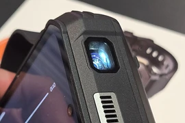 2 mẫu điện thoại Android “dị” nhất 2025, màn hình tháo rời