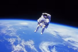 Phi hành gia bất ngờ tiết lộ sự thật chấn động về Trái đất 