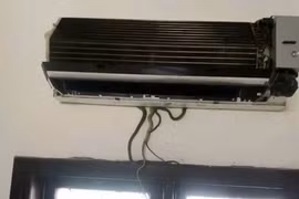 Định ngủ trưa, tá hoá phát hiện ổ “quái thú” nhung nhúc trong điều hoà