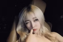 Thánh nữ streamer "vạn người mê" làng game Việt gây tranh cãi vì... 