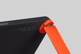 "Mổ bụng" mẫu smartphone giá rẻ bị phát hiện có khả năng nhìn xuyên thấu