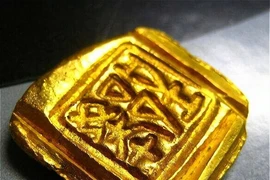 Đào ao thả cá, lão nông vỡ òa phát hiện 10kg vàng “đặc biệt”