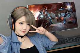 Tượng đài mỹ nhân làng streamer một thời tái xuất, game thủ náo loạn