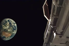 Mỹ công bố ảnh chụp máy bay vũ trụ tuyệt mật, lộ chi tiết sốc 