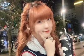 Nữ streamer đời đầu "hack tuổi" khiến đàn em hít khói, cõi mạng trầm trồ 