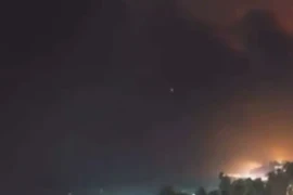 Xuất hiện UFO bí ẩn bay gần vụ cháy rừng ở California?