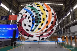 Trung Quốc khoe cỗ máy bất bại “siêu khổng lồ”, quyết thọc sâu lòng đất 