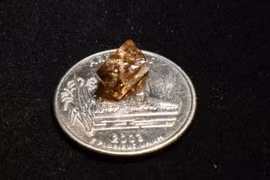 Vô tình nhặt được viên kim cương siêu khủng, thanh niên bỗng chốc đổi đời