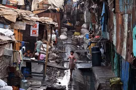 Cuộc sống kham khổ ở khu ổ chuột Ấn Độ