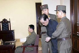 Kim Jong-un nhổ cỏ tận gốc người thân Jang Song-thaek?