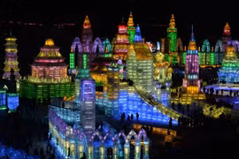 Lạc vào thế giới băng tuyết lung linh sắc màu