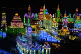 Lạc vào thế giới băng tuyết lung linh sắc màu