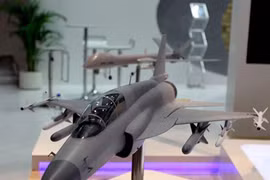 Trung Quốc đem tới Singapore Airshow vũ khí nào?