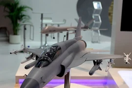 Trung Quốc đem tới Singapore Airshow vũ khí nào?