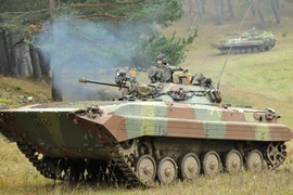 Xem thiết giáp BMP-2 Việt Nam có trang bị tác chiến