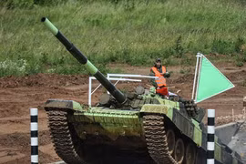 Lính tăng Nga cạnh tranh nảy lửa dự thi Tank Biathlon