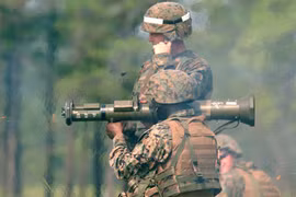 Đột nhập trại huấn luyện lính thủy đánh bộ Mỹ (2)