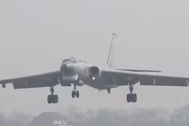 Trung Quốc đem oanh tạc cơ chiến lược đi phá băng