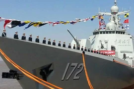 Hải quân Trung Quốc biên chế siêu hạm Type 052D đầu tiên